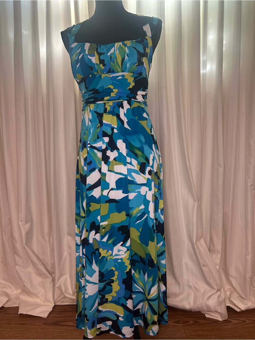Bisou Bisou Blue, Green & White Floral Maxi Dress